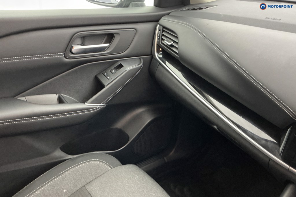 Nissan Qashqai N-Connecta Manual Petrol SUV - Stock Number (1652079) - 11th supplementary image