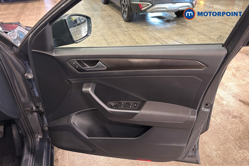 Volkswagen T-Roc SE Manual Diesel SUV - Stock Number (1654540) - 19th supplementary image