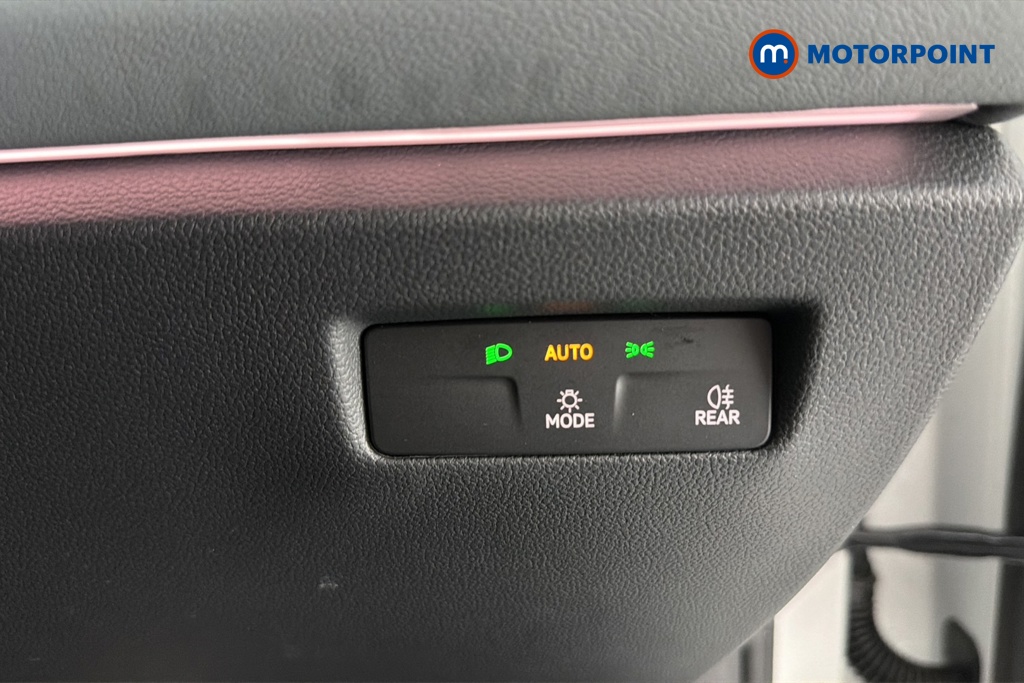 Volkswagen Passat Life Automatic Petrol Plug-In Hybrid Estate - Stock Number (1658409) - 11th supplementary image