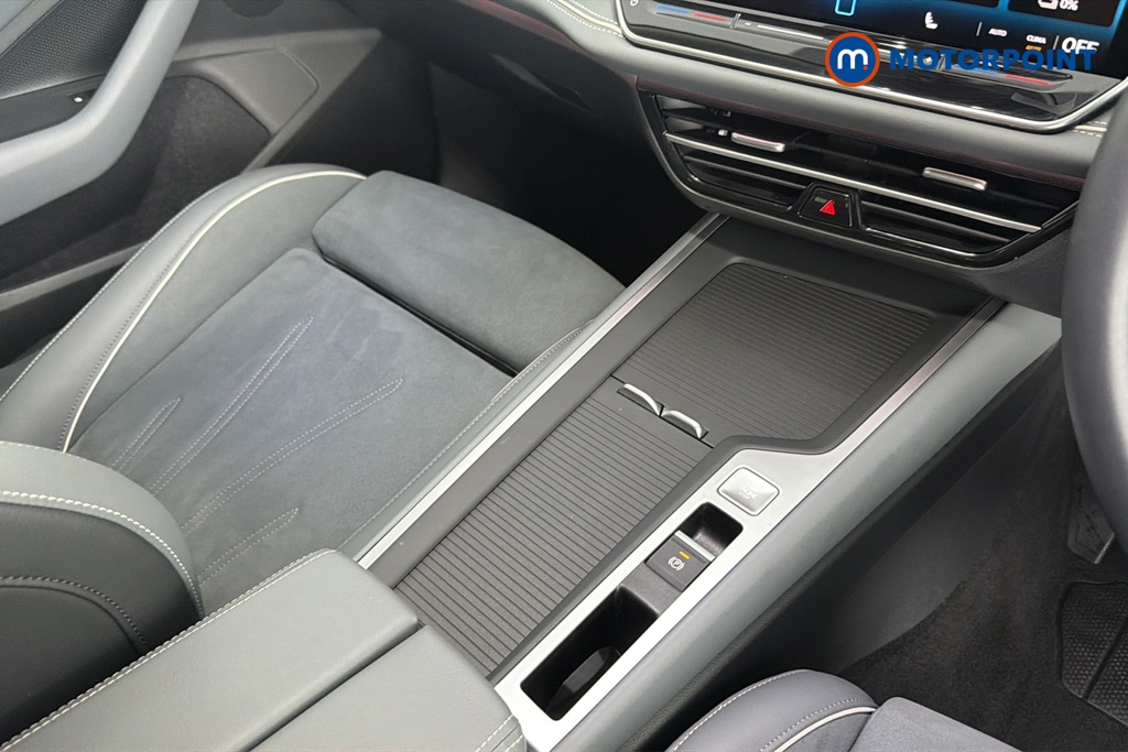 Volkswagen Passat Life Automatic Petrol Plug-In Hybrid Estate - Stock Number (1658409) - 15th supplementary image