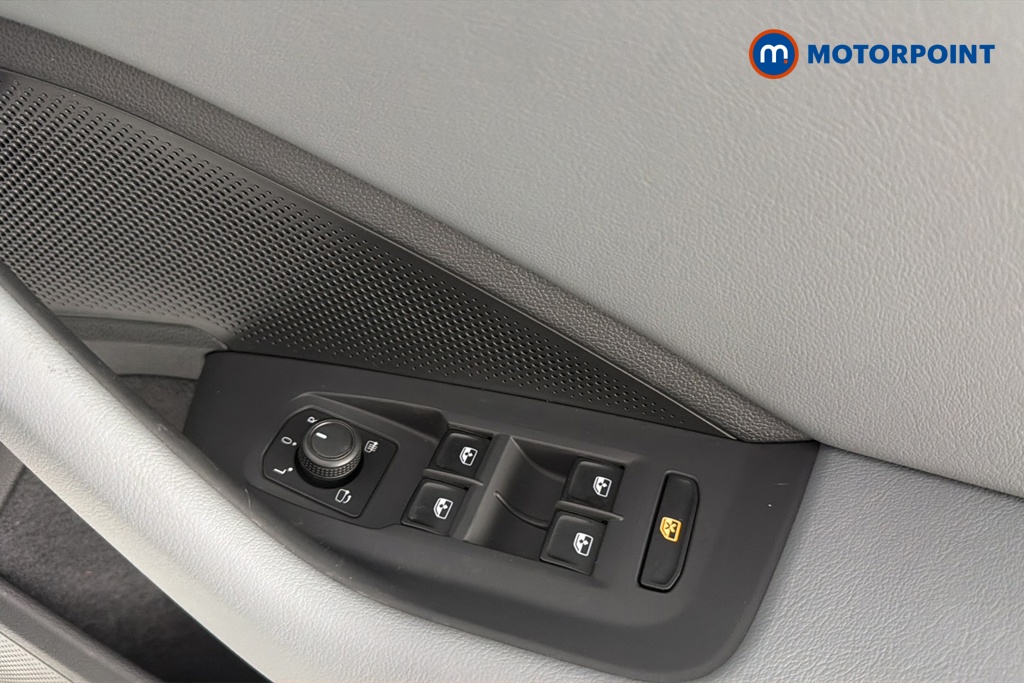 Volkswagen Passat Life Automatic Petrol Plug-In Hybrid Estate - Stock Number (1658409) - 19th supplementary image