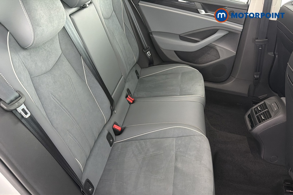 Volkswagen Passat Life Automatic Petrol Plug-In Hybrid Estate - Stock Number (1658409) - 25th supplementary image