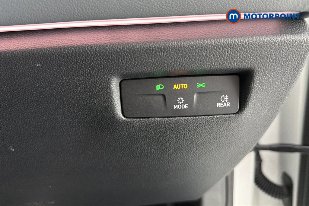 Volkswagen Passat Life Automatic Petrol Plug-In Hybrid Estate - Stock Number (1658410) - 11th supplementary image