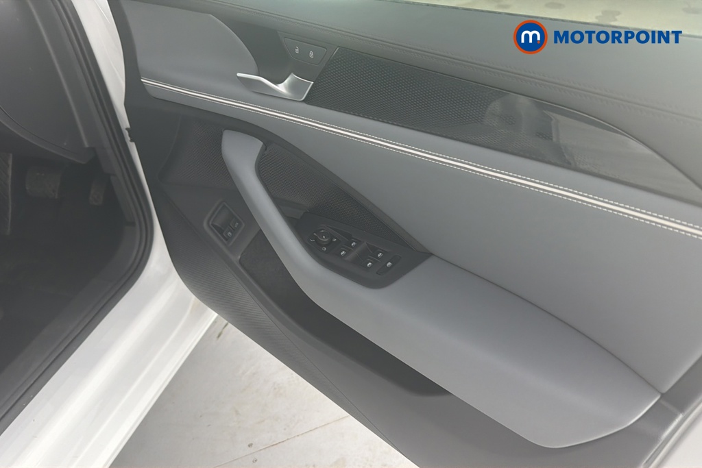 Volkswagen Passat Life Automatic Petrol Plug-In Hybrid Estate - Stock Number (1658410) - 18th supplementary image