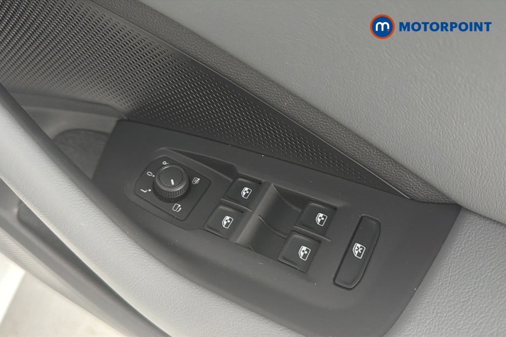 Volkswagen Passat Life Automatic Petrol Plug-In Hybrid Estate - Stock Number (1658410) - 19th supplementary image