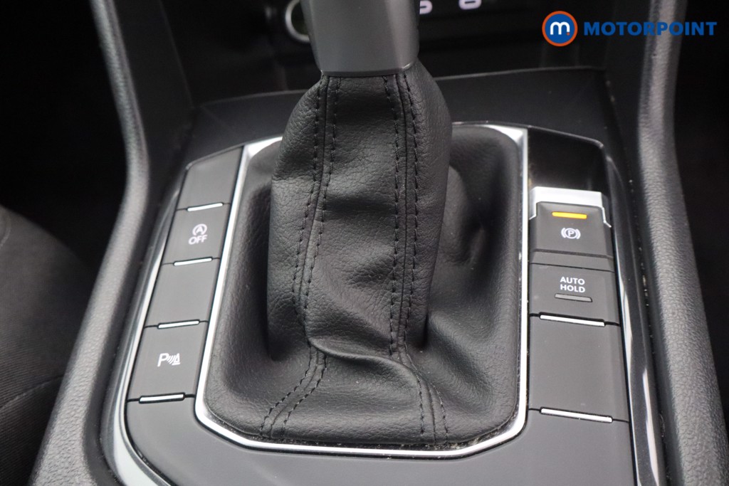 Volkswagen Tiguan Life Automatic Petrol SUV - Stock Number (1660269) - 16th supplementary image