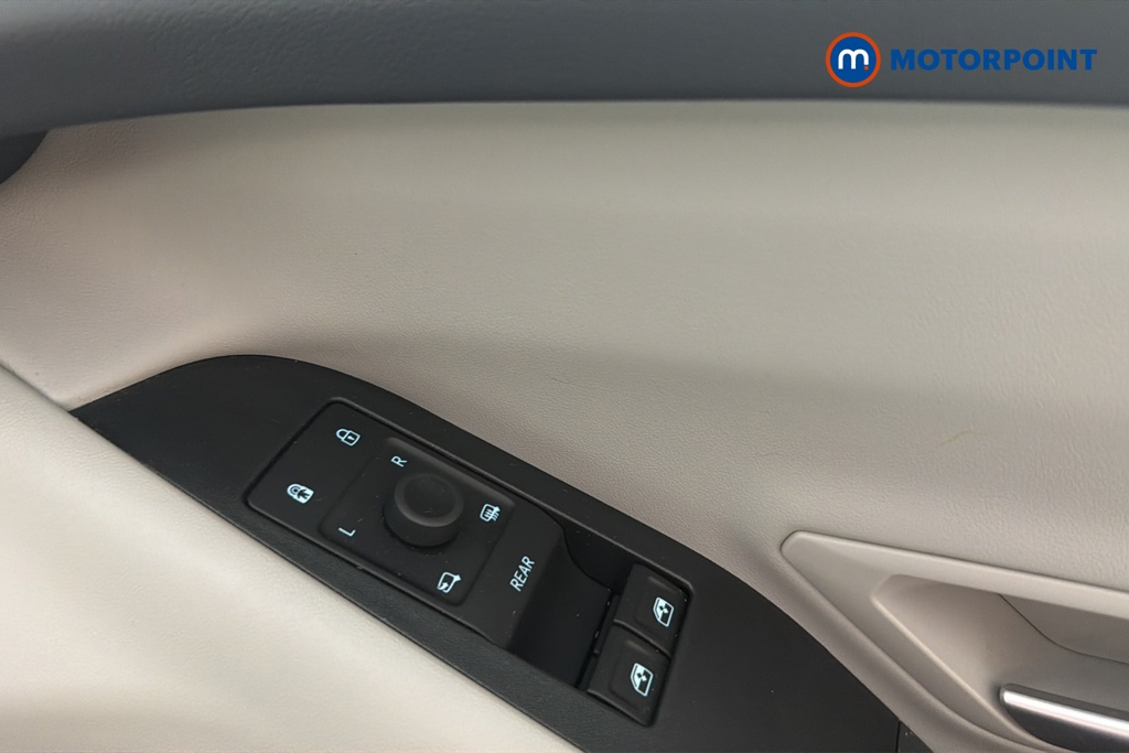 Ford Explorer Select Automatic Electric SUV - Stock Number (1660453) - 19th supplementary image