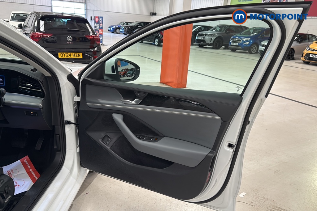 Volkswagen Passat Life Automatic Petrol Plug-In Hybrid Estate - Stock Number (1656627) - 18th supplementary image