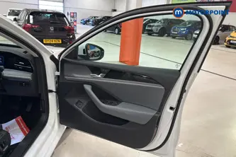 Volkswagen Passat Life Automatic Petrol Plug-In Hybrid Estate - Stock Number (1656627) - 18th supplementary image