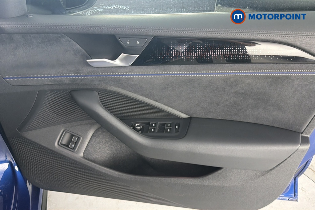 Volkswagen Passat R-Line Automatic Petrol Plug-In Hybrid Estate - Stock Number (1660573) - 18th supplementary image