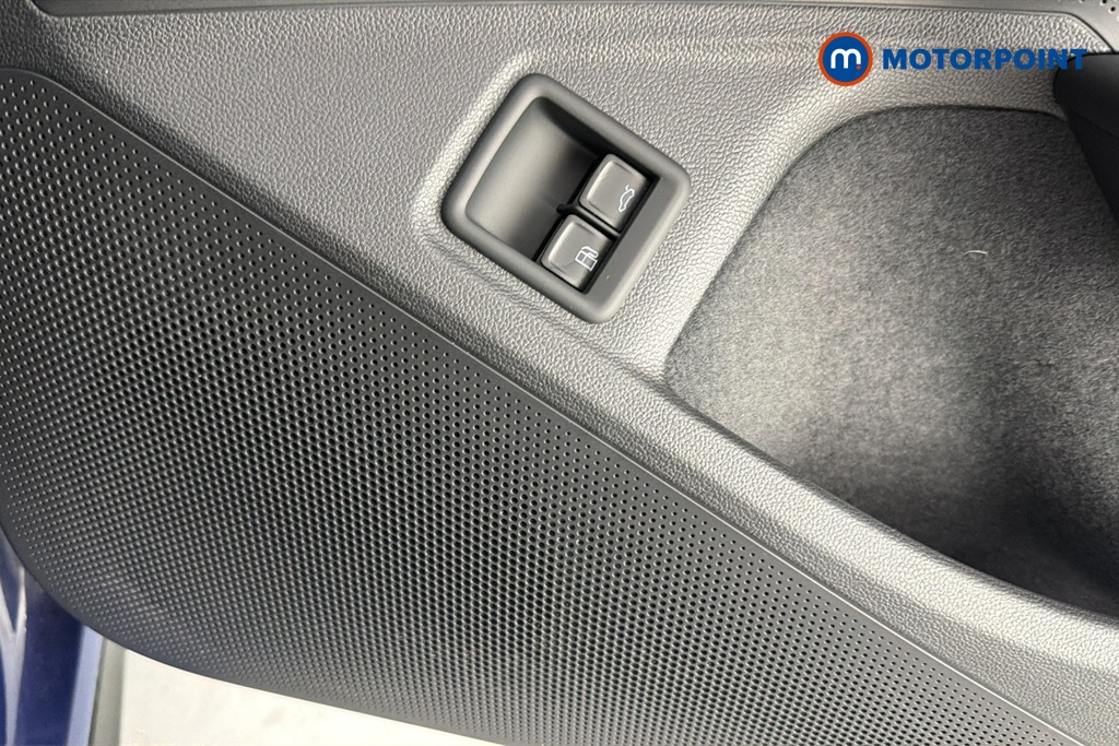 Volkswagen Passat R-Line Automatic Petrol Plug-In Hybrid Estate - Stock Number (1660573) - 21st supplementary image