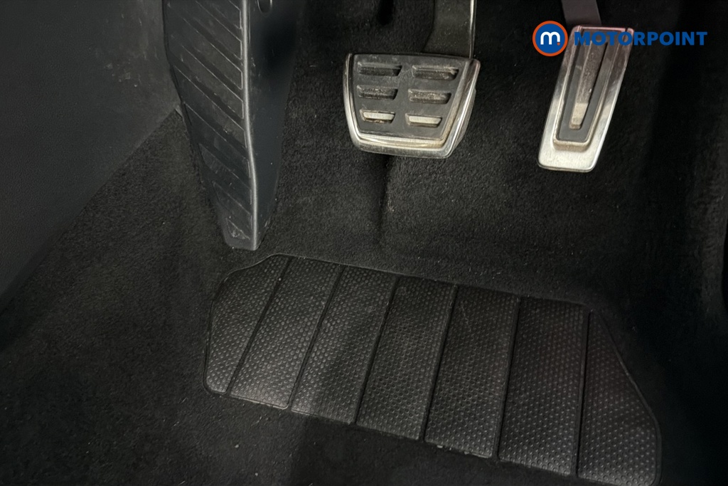 Volkswagen Passat R-Line Automatic Petrol Plug-In Hybrid Estate - Stock Number (1660573) - 24th supplementary image