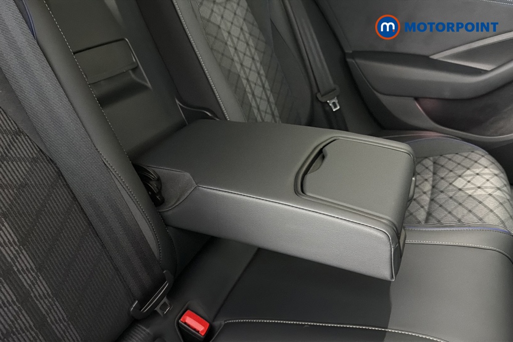Volkswagen Passat R-Line Automatic Petrol Plug-In Hybrid Estate - Stock Number (1660573) - 26th supplementary image