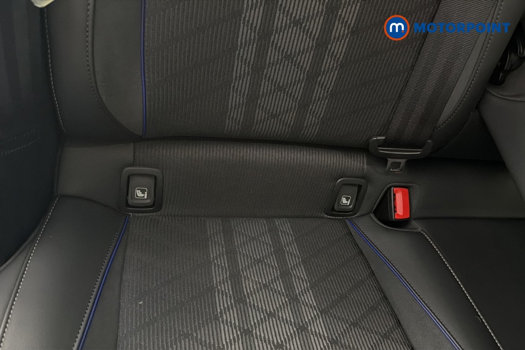 Volkswagen Passat R-Line Automatic Petrol Plug-In Hybrid Estate - Stock Number (1660573) - 27th supplementary image