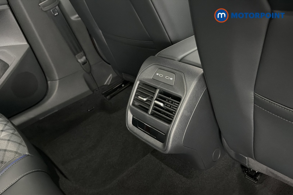 Volkswagen Passat R-Line Automatic Petrol Plug-In Hybrid Estate - Stock Number (1660573) - 28th supplementary image