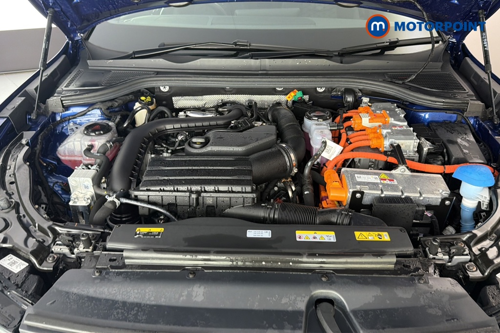 Volkswagen Passat R-Line Automatic Petrol Plug-In Hybrid Estate - Stock Number (1660573) - 48th supplementary image