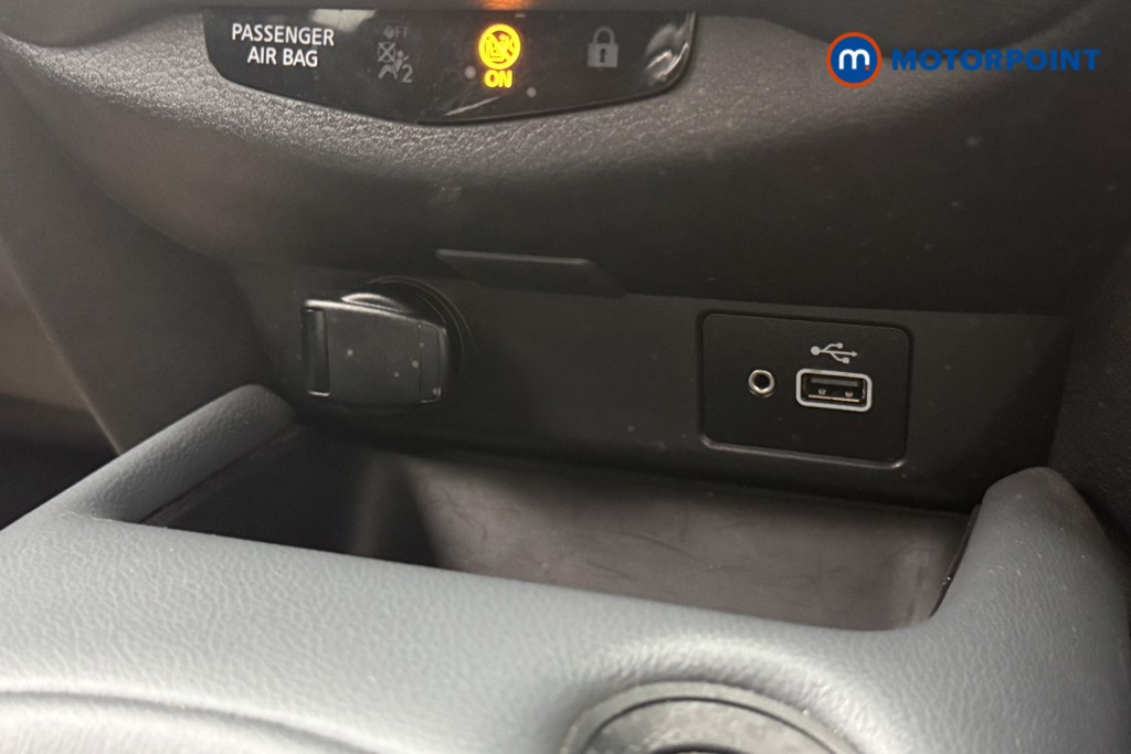 Nissan Juke N-Connecta Manual Petrol SUV - Stock Number (1647383) - 14th supplementary image
