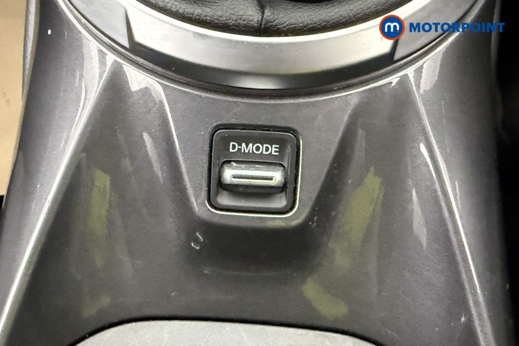 Nissan Juke N-Connecta Manual Petrol SUV - Stock Number (1647383) - 15th supplementary image