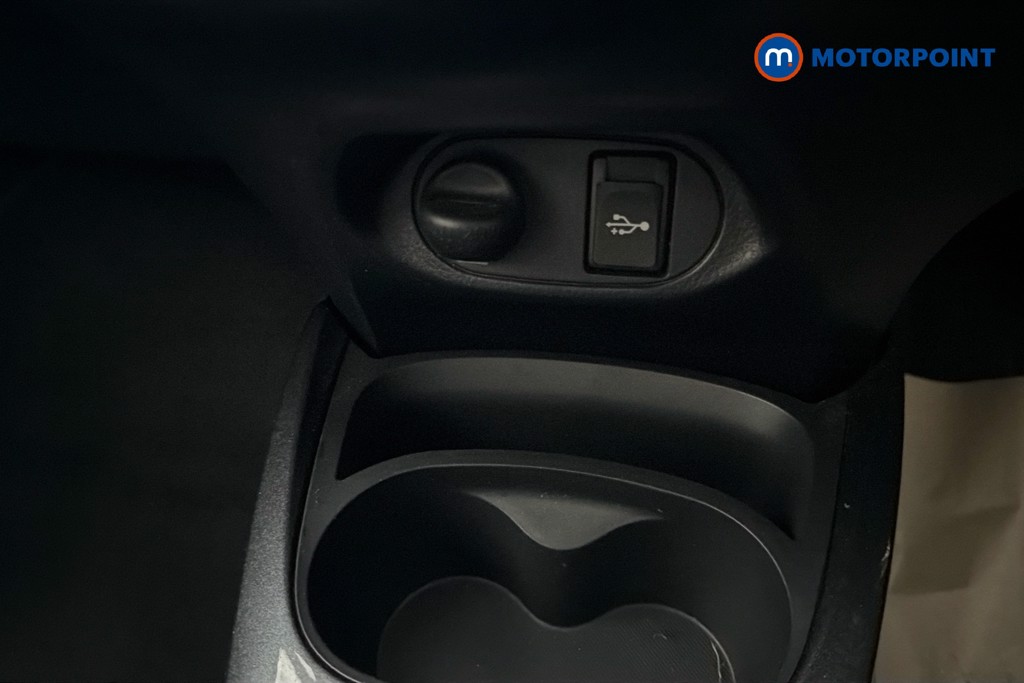 Toyota Yaris Y20 Automatic Petrol-Electric Hybrid Hatchback - Stock Number (1648565) - 17th supplementary image