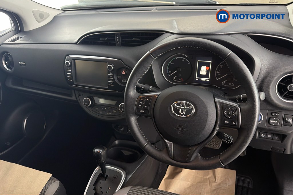 Toyota Yaris Y20 Automatic Petrol-Electric Hybrid Hatchback - Stock Number (1648565) - 1st supplementary image