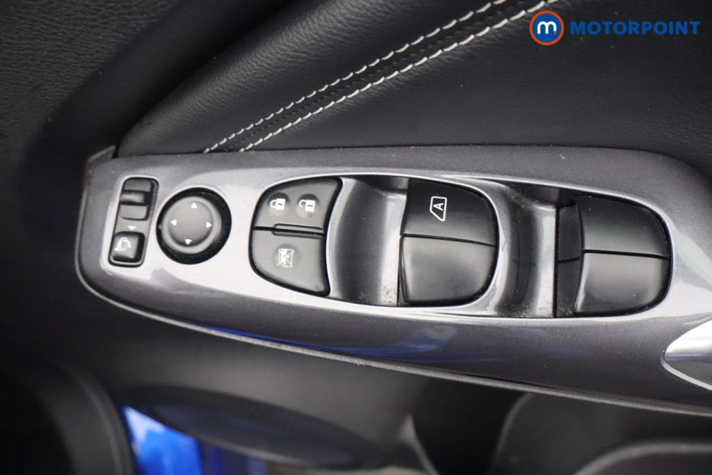Nissan Juke N-Connecta Manual Petrol SUV - Stock Number (1652359) - 12th supplementary image
