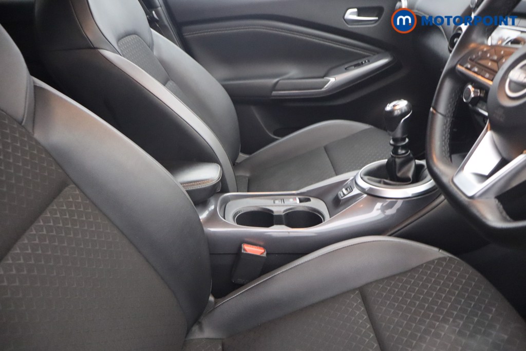 Nissan Juke N-Connecta Manual Petrol SUV - Stock Number (1652359) - 13th supplementary image
