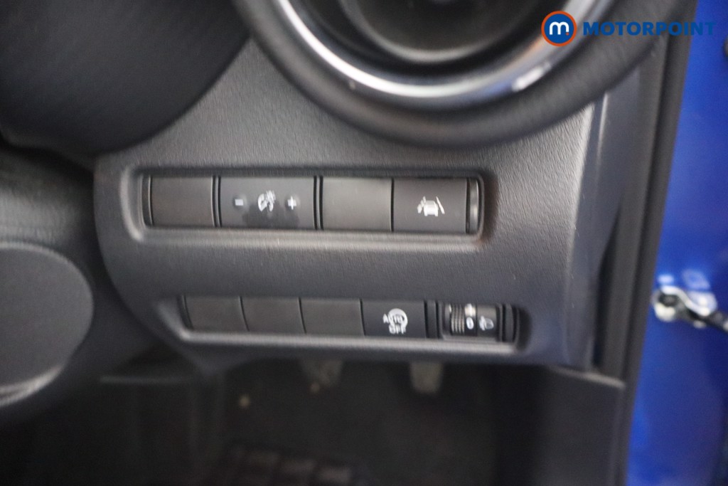 Nissan Juke N-Connecta Manual Petrol SUV - Stock Number (1652359) - 14th supplementary image