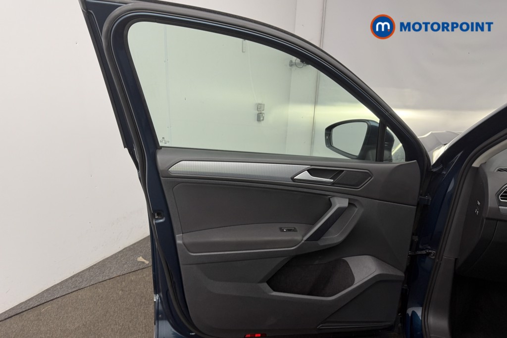 Volkswagen Tiguan Life Automatic Petrol SUV - Stock Number (1655217) - 4th supplementary image