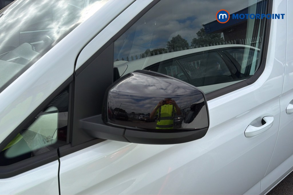 Ford Transit Connect Limited Automatic Petrol Plug-In Hybrid Panel Van - Stock Number (1655486) - 40th supplementary image