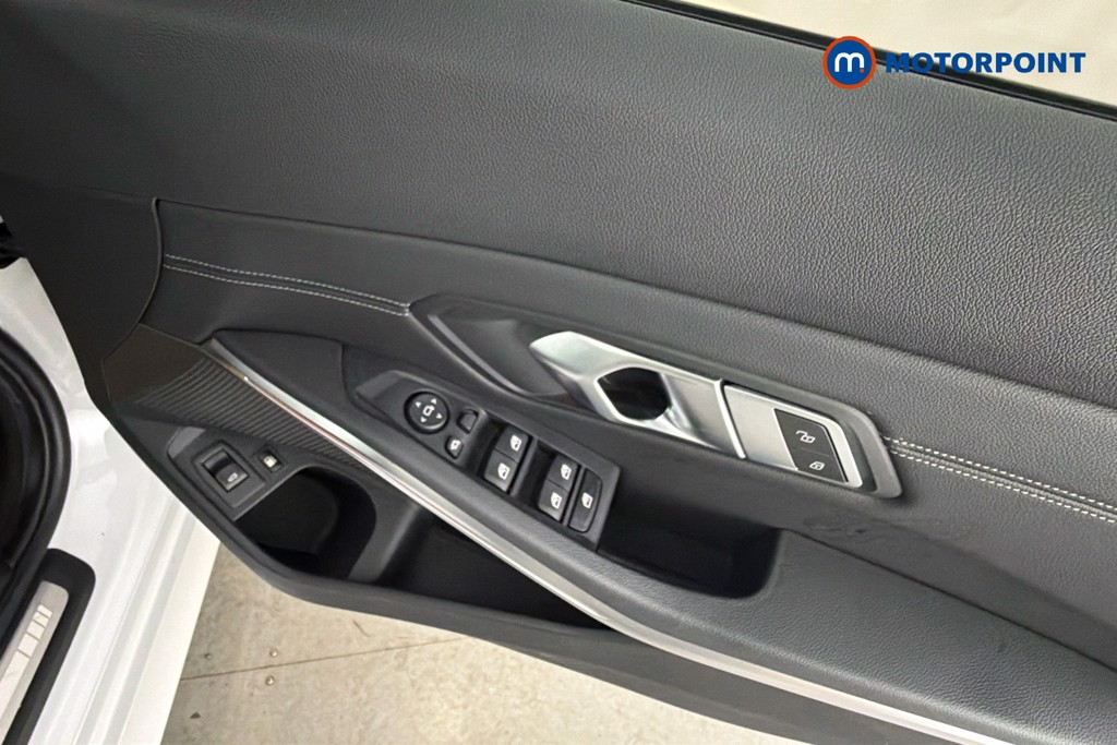 BMW 3 Series M Sport Automatic Petrol Plug-In Hybrid Estate - Stock Number (1655686) - 21st supplementary image