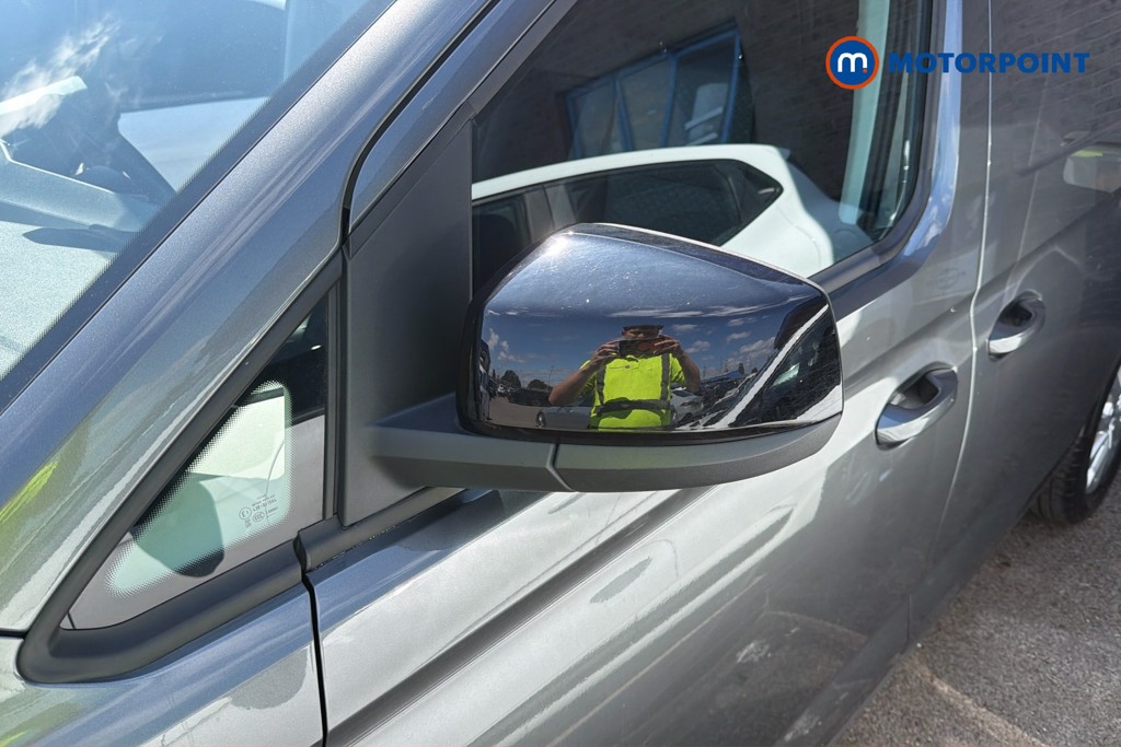Ford Transit Connect Limited Automatic Petrol Plug-In Hybrid Panel Van - Stock Number (1657945) - 40th supplementary image