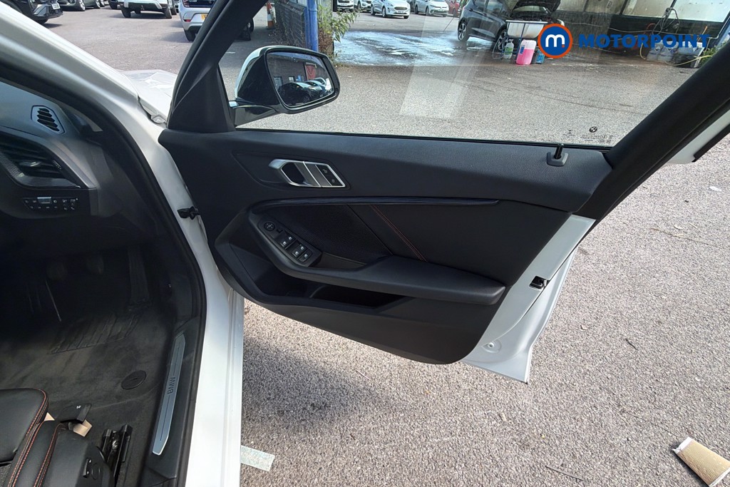 BMW 1 Series Sport Manual Petrol Hatchback - Stock Number (1658036) - 37th supplementary image