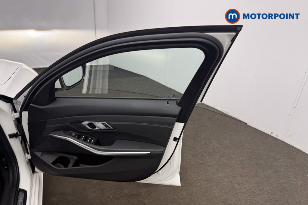 BMW 3 Series M Sport Automatic Petrol Saloon - Stock Number (1658570) - 17th supplementary image