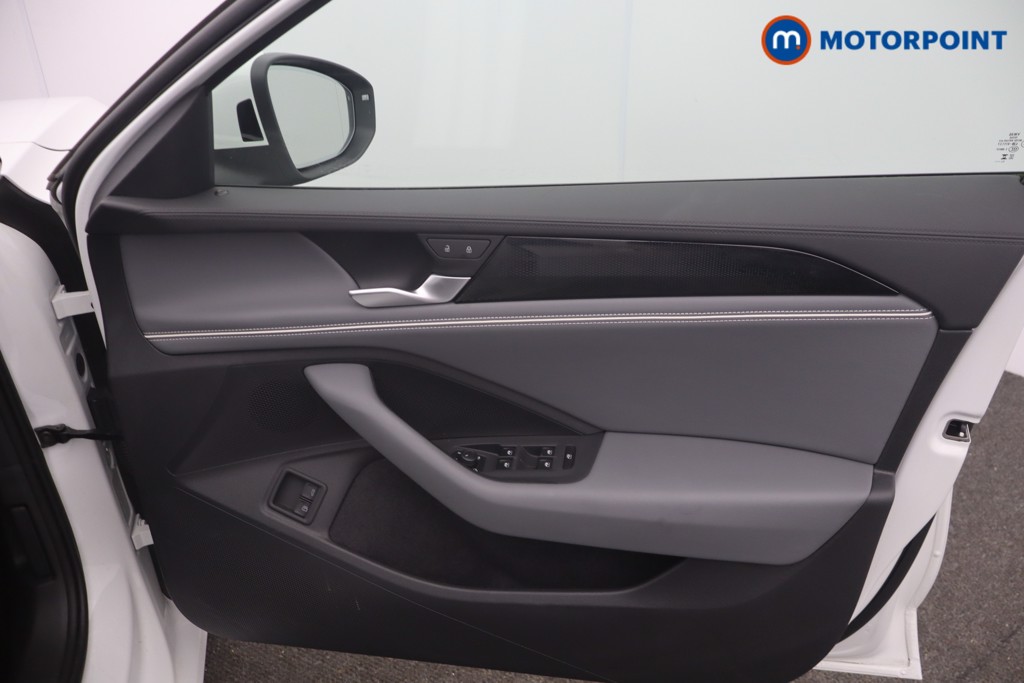 Volkswagen Passat Life Automatic Petrol Plug-In Hybrid Estate - Stock Number (1659621) - 10th supplementary image