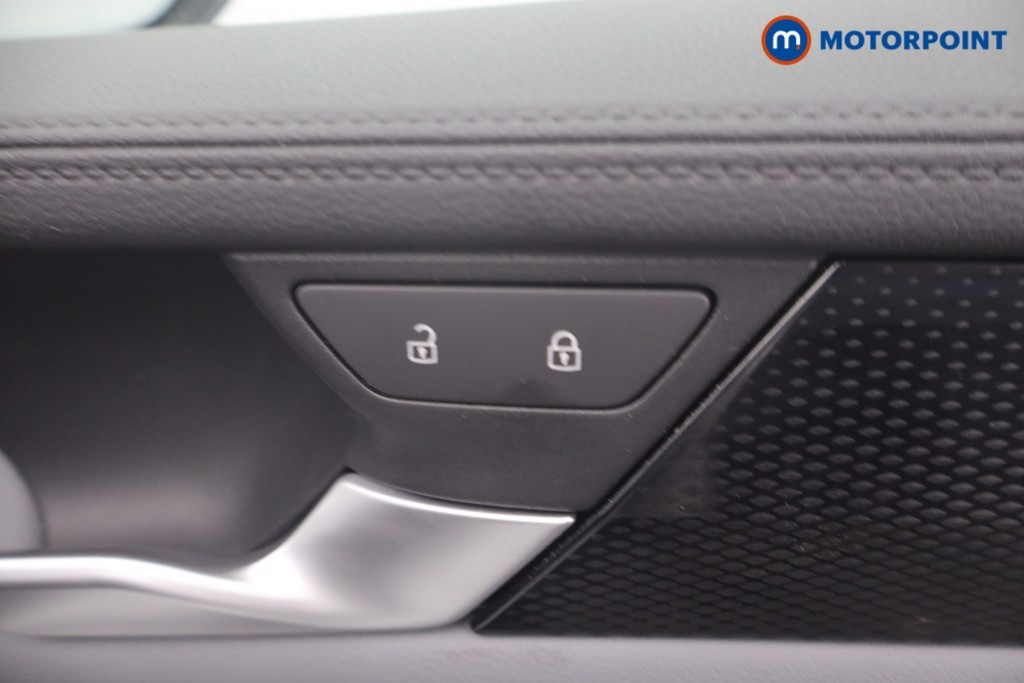 Volkswagen Passat Life Automatic Petrol Plug-In Hybrid Estate - Stock Number (1659621) - 11th supplementary image