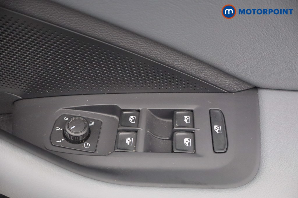 Volkswagen Passat Life Automatic Petrol Plug-In Hybrid Estate - Stock Number (1659621) - 12th supplementary image