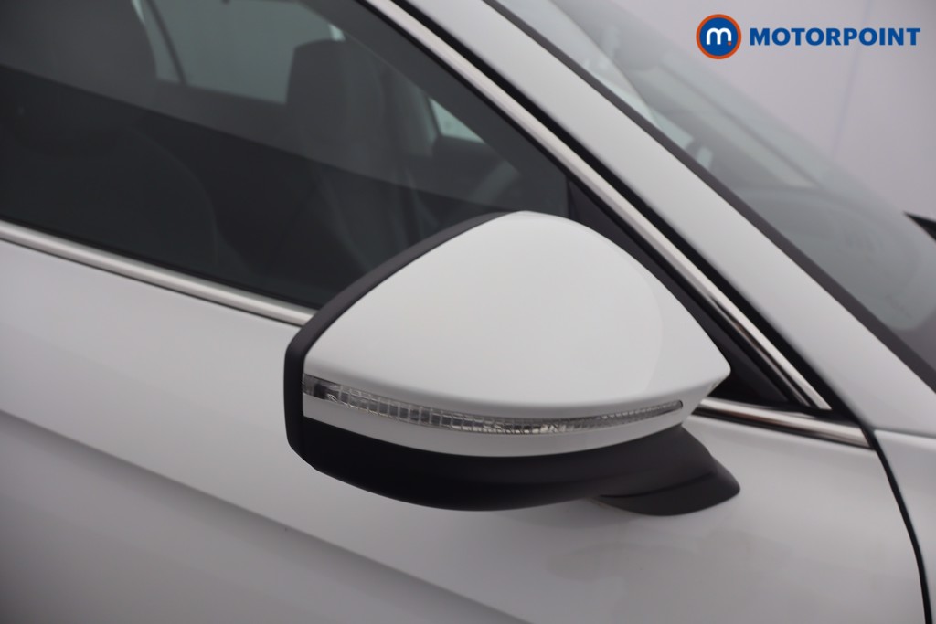 Volkswagen Passat Life Automatic Petrol Plug-In Hybrid Estate - Stock Number (1659621) - 24th supplementary image