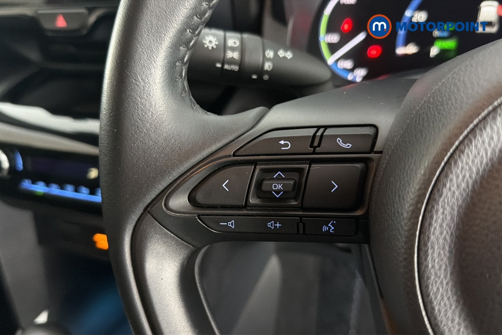 Toyota Yaris Cross Design Automatic Petrol-Electric Hybrid Estate - Stock Number (1660159) - 4th supplementary image