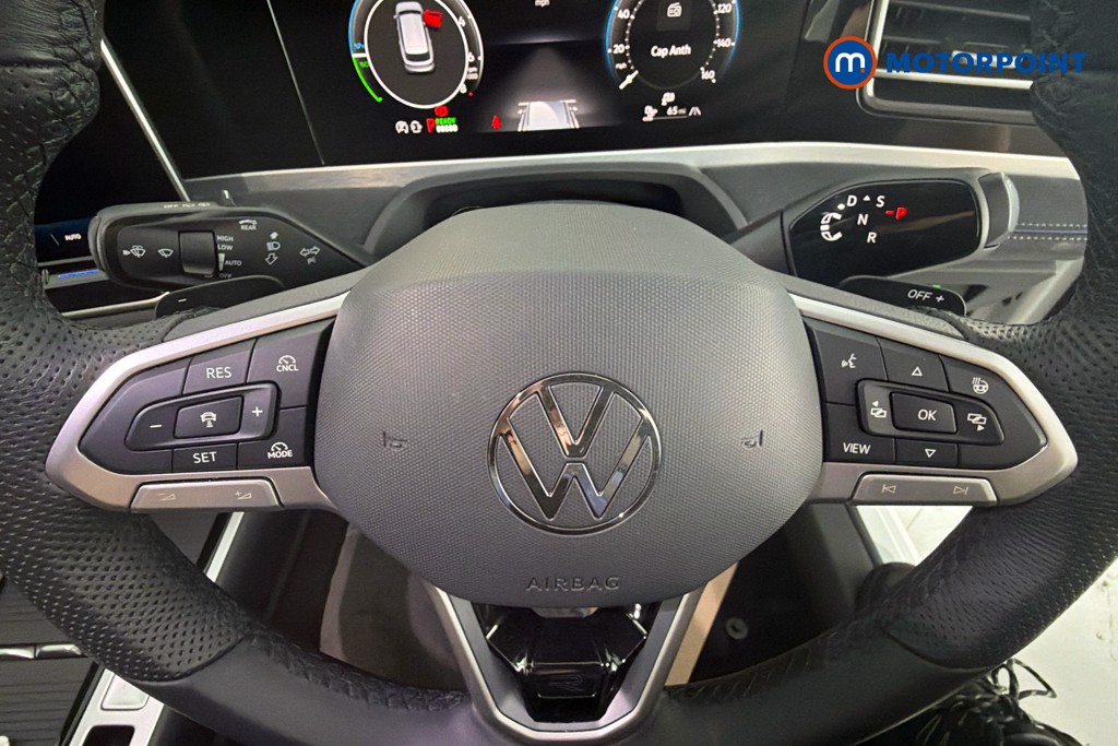 Volkswagen Passat R-Line Automatic Petrol Plug-In Hybrid Estate - Stock Number (1660252) - 5th supplementary image