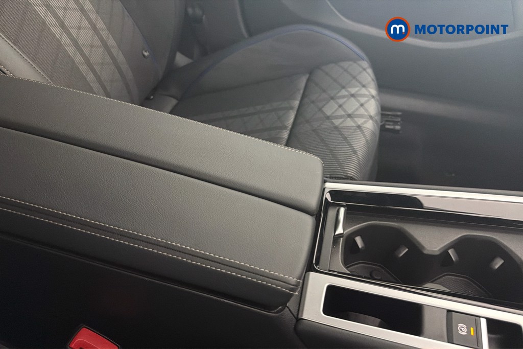 Volkswagen Passat R-Line Automatic Petrol Plug-In Hybrid Estate - Stock Number (1660252) - 16th supplementary image