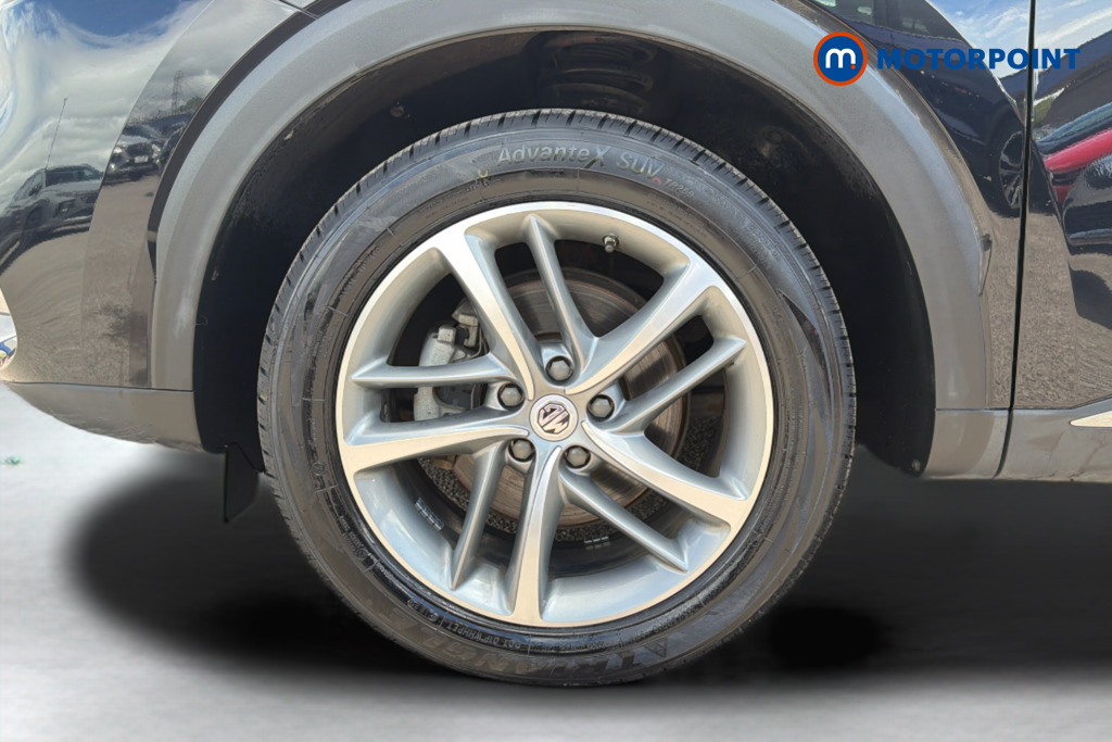 Mg Motor Uk HS Exclusive Manual Petrol SUV - Stock Number (1634611) - Passenger side front corner