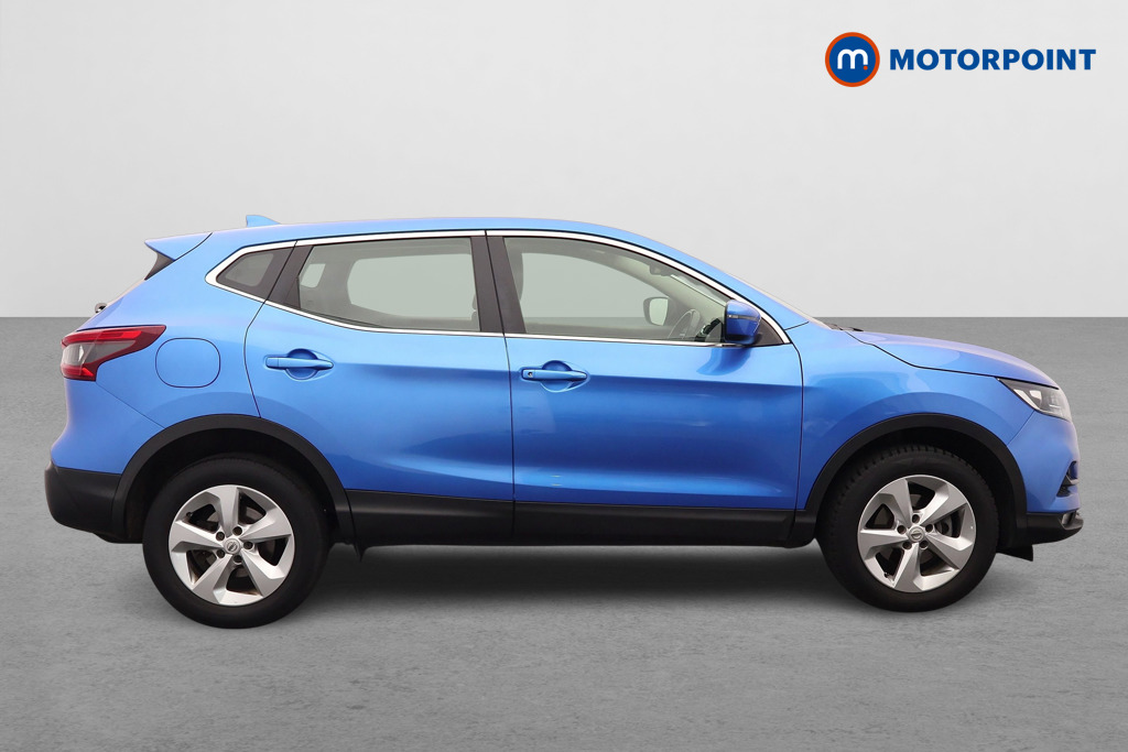Nissan Qashqai Acenta Premium Manual Diesel SUV - Stock Number (1635652) - Drivers side