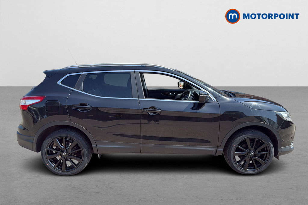 Nissan Qashqai Tekna Manual Diesel SUV - Stock Number (1637737) - Passenger side