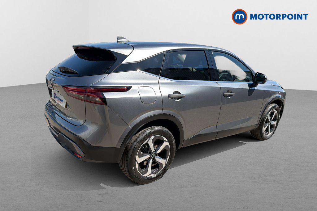 Nissan Qashqai N-Connecta Automatic Petrol SUV - Stock Number (1646000) - Passenger side rear corner