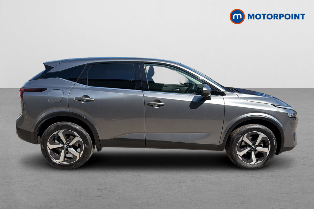 Nissan Qashqai N-Connecta Automatic Petrol SUV - Stock Number (1646000) - Passenger side