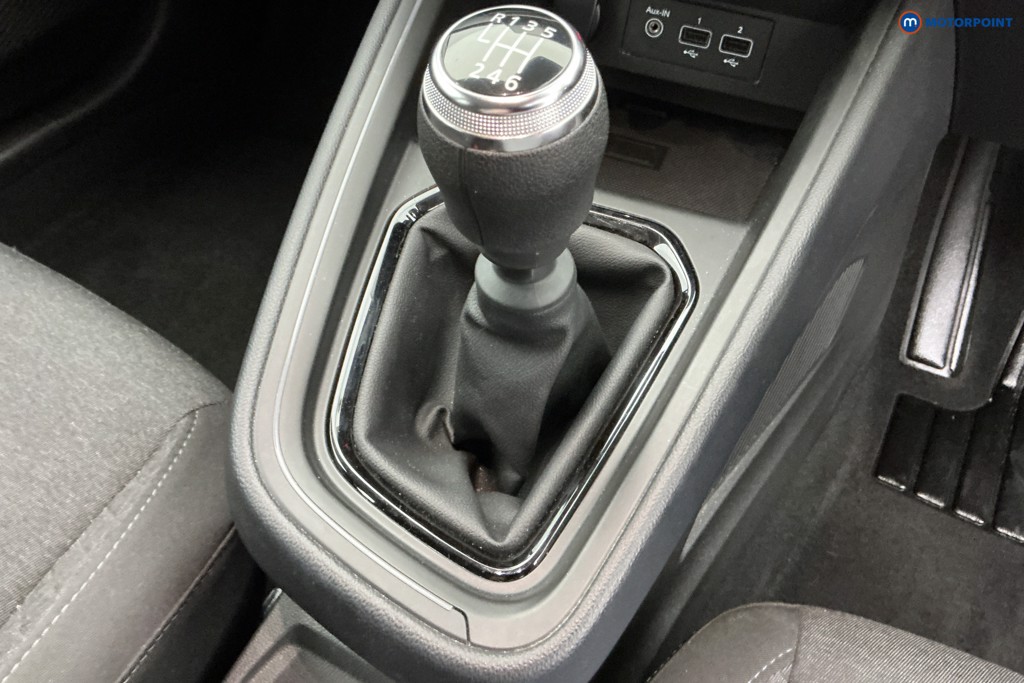 Renault Clio Iconic Edition Manual Petrol Hatchback - Stock Number (1654992) - 15th supplementary image
