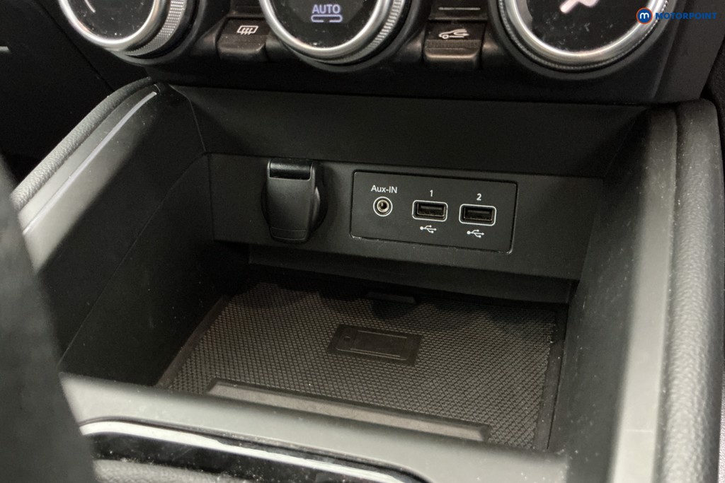 Renault Clio Iconic Edition Manual Petrol Hatchback - Stock Number (1654992) - 16th supplementary image