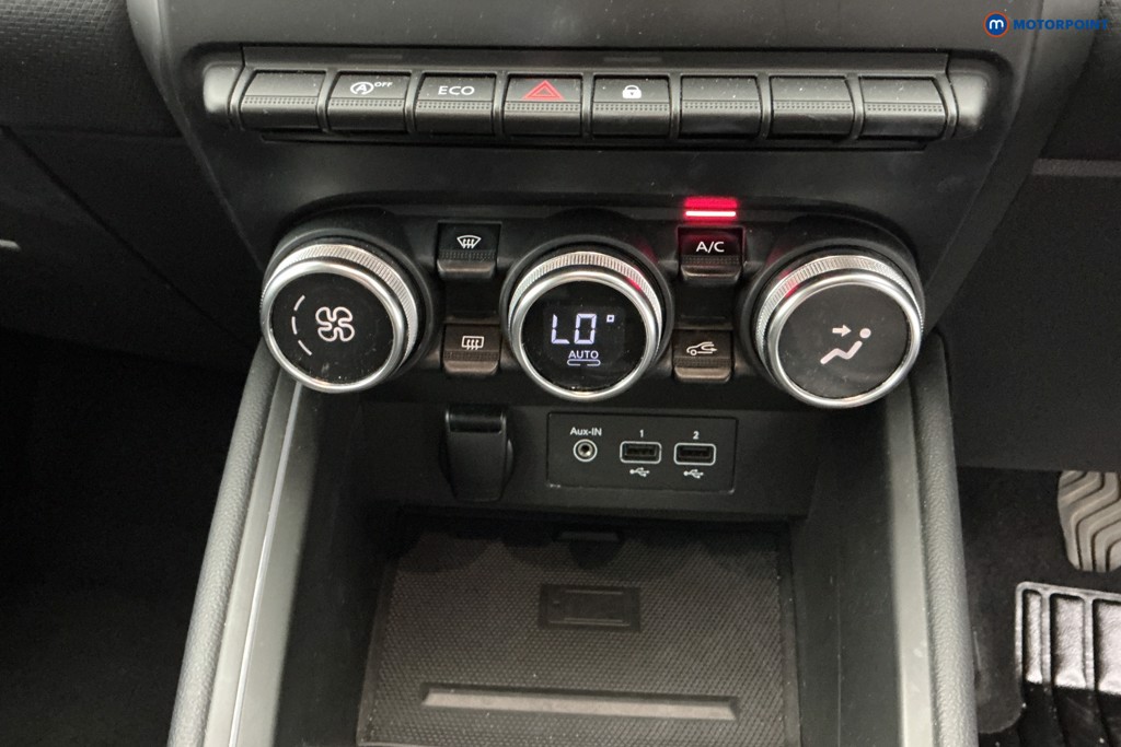 Renault Clio Iconic Edition Manual Petrol Hatchback - Stock Number (1654992) - 17th supplementary image