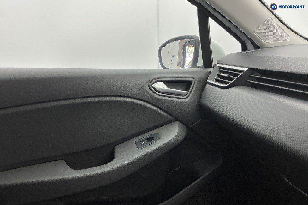 Renault Clio Iconic Edition Manual Petrol Hatchback - Stock Number (1654992) - 19th supplementary image