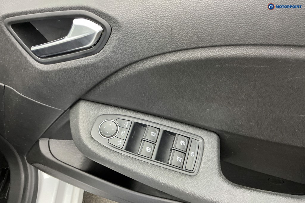 Renault Clio Iconic Edition Manual Petrol Hatchback - Stock Number (1654992) - 25th supplementary image